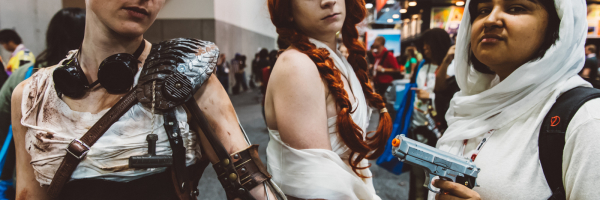 San-Diego-Comic-Con-International-2015-Photos-Cosplay-Convention-Exhibit-Hall-PINK-018