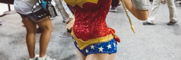 San-Diego-Comic-Con-International-2015-Photos-Cosplay-Convention-Exhibit-Hall-PINK-021