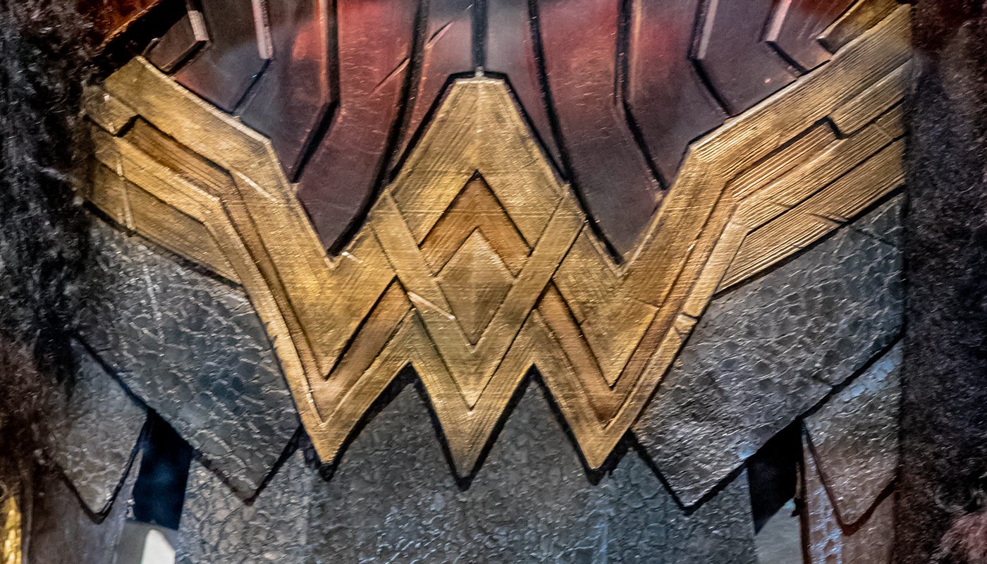 San-Diego-Comic-Con-2016-DC-WB-Warner-Bros-Costume-Exhibit-Wonder-Woman-Suicide-Squad-FI