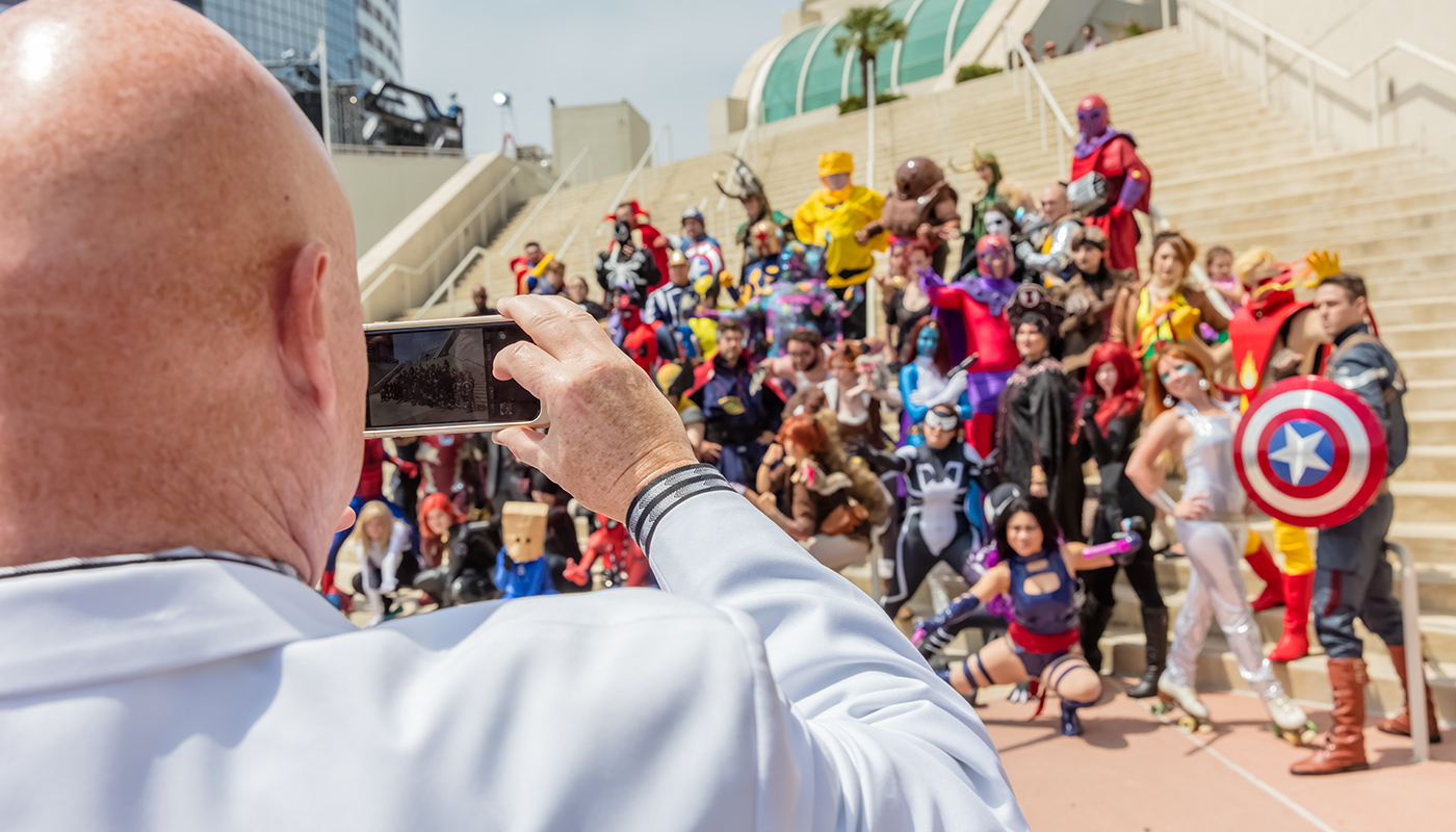 San-Diego-Comic-Con-2016-SDCC-Comic-Costumes-Cosplay-Photos-Photographers-FI