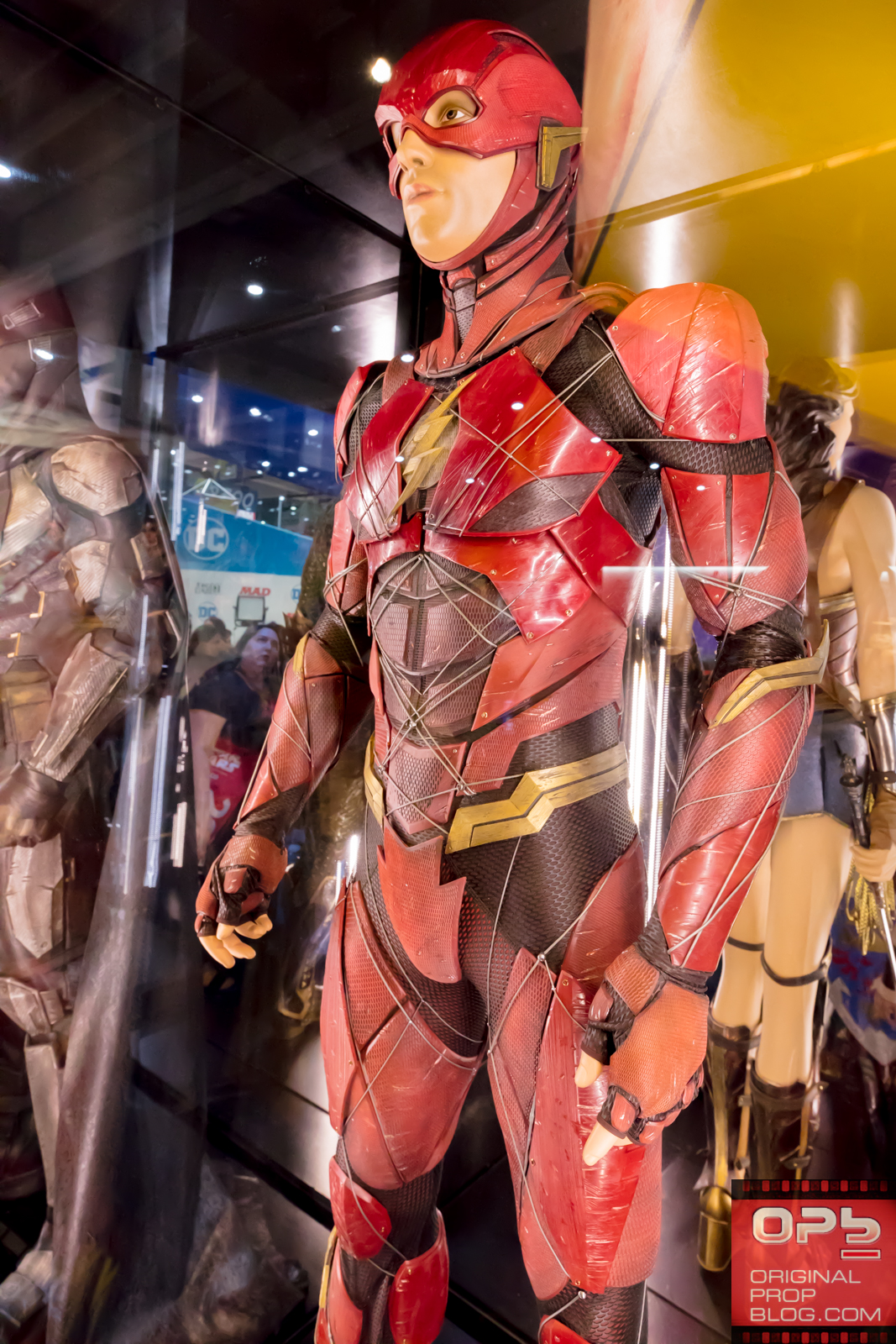 San Diego Comic-Con 2017: DC Comics “Justice League” Costume Exhibit (#SDCC # ...